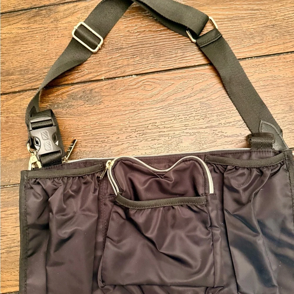 BEIS Black and Gold stroller caddy - Picture 7 of 7